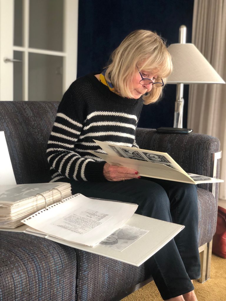 [Hanny Louisse tijdens interview]