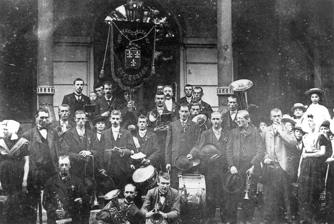 Muziekvereniging Excelsior in 1899.