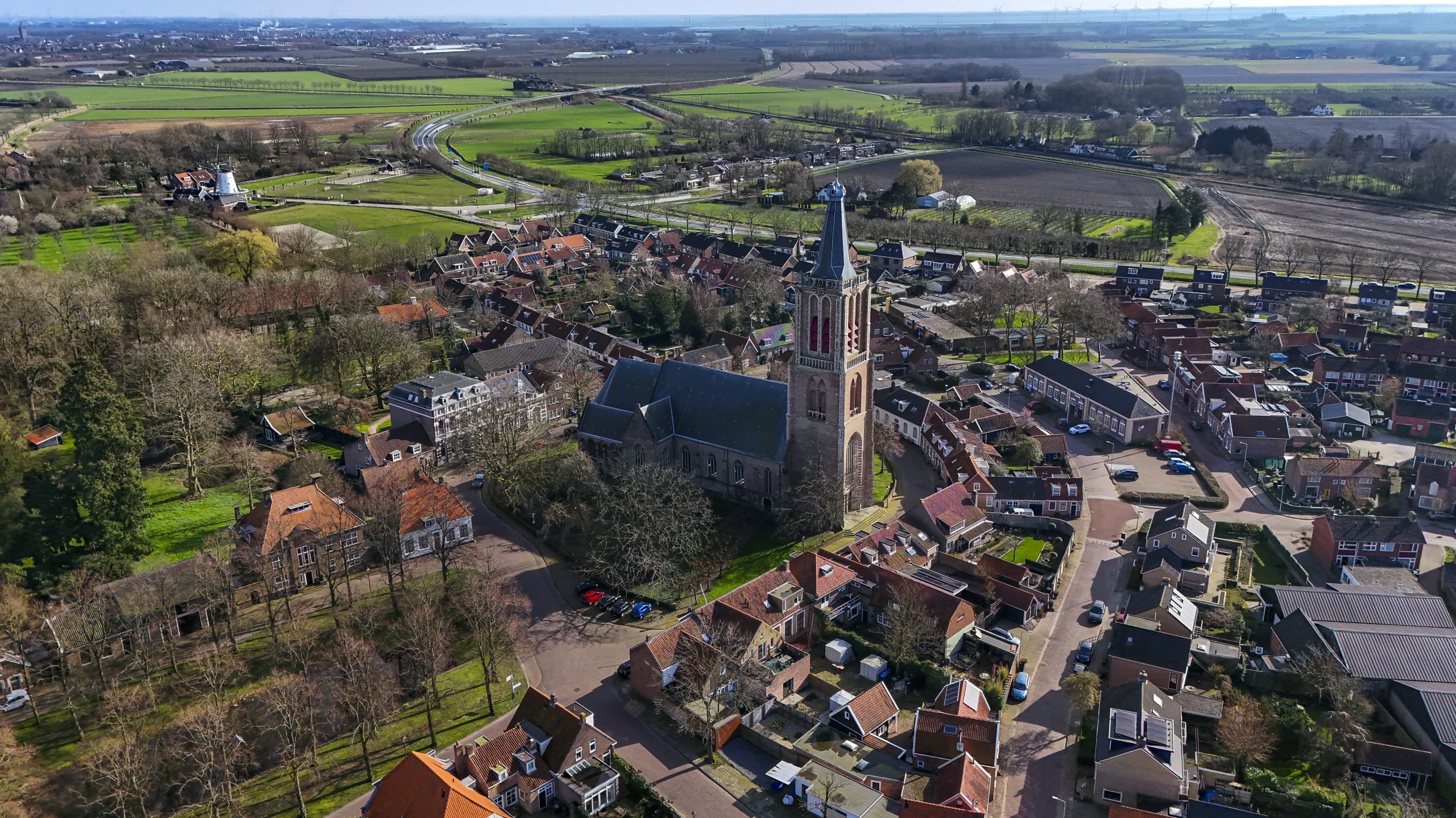 Overzicht Kloetinge, in het centrum de Geerteskerk