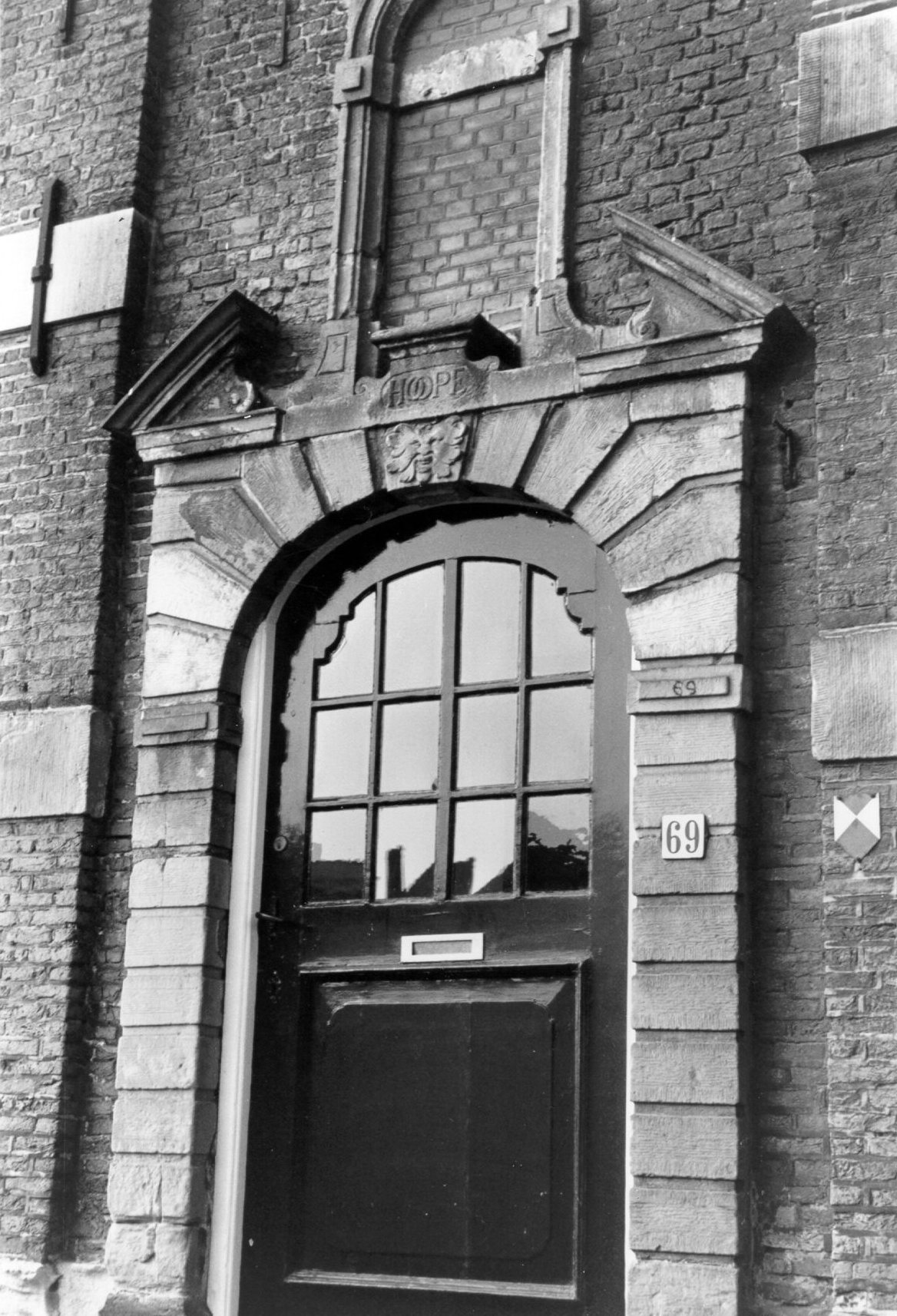 De voordeur van Huis Hoope