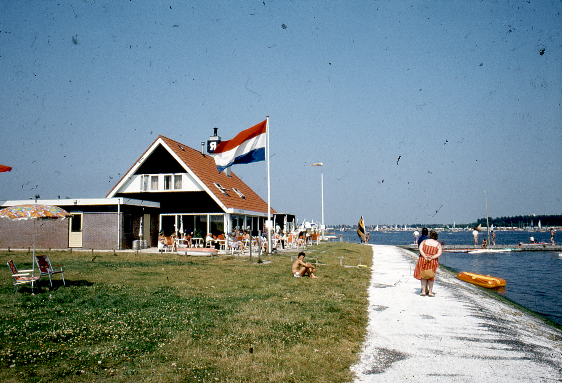 Restaurant De Meerkoet aan het Veerse Meer; ca. 1975